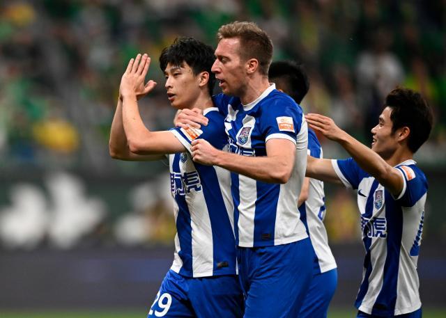 开云下载-高压逼抢让对手吃惊 于根伟为津门虎植入强者心态