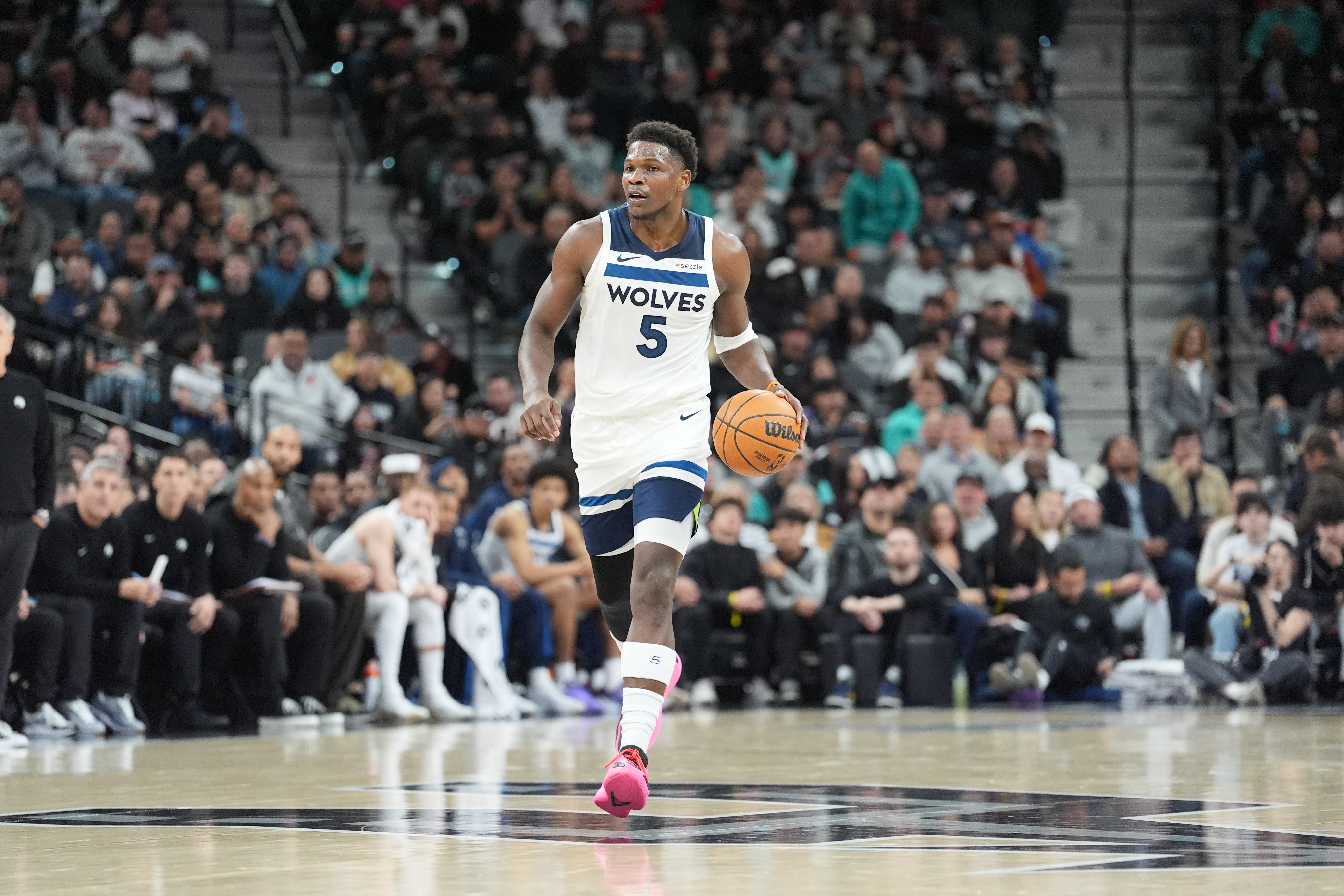 开云体育APP-森林狼背靠背战勇士 勇士7大将缺阵 爱德华兹也临时缺阵