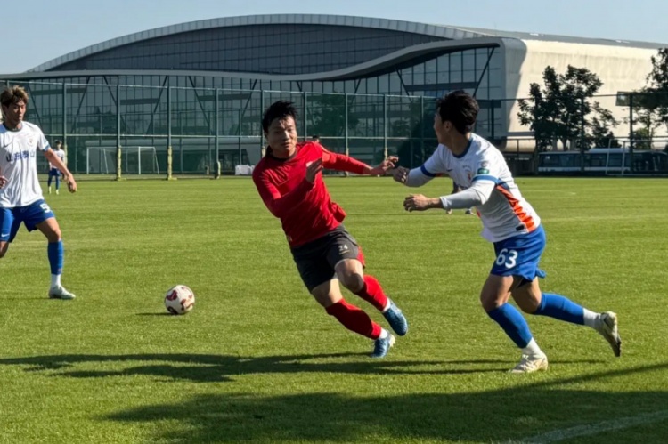 开云下载-亚泰冬训首场热身，两套阵容出战2-0击败泰山B队