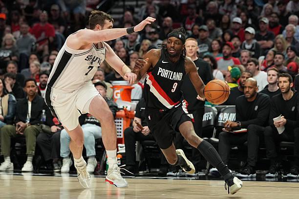 开云体育下载-替补锋线大将的状态明显回暖了，但开拓者先发球员的表现惨不忍睹